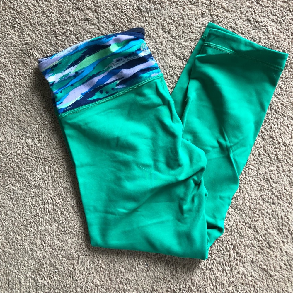 Lululemon crops size 6 - reversible!